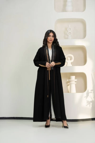 عباية كريب باللون الاسود مع تطريز C:IB315