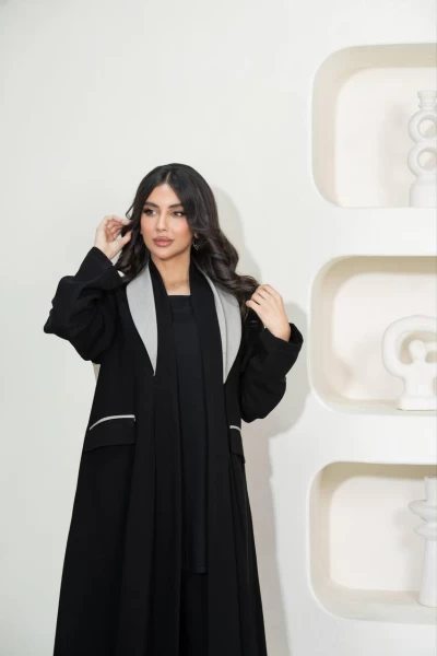 عباية بخام كريب باللون الاسود C:IB316