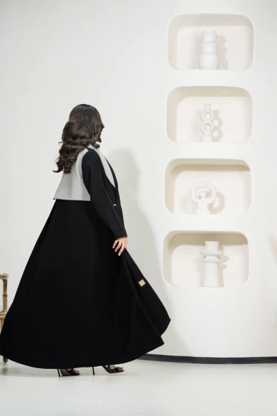 عباية بخام كريب باللون الاسود C:IB316